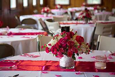 roses centerpiece with place settings